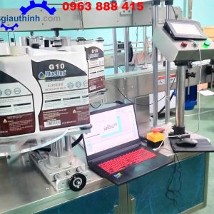 Máy dán nhãn chai vuông