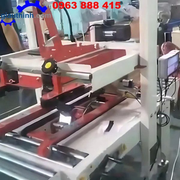Máy dán thùng carton