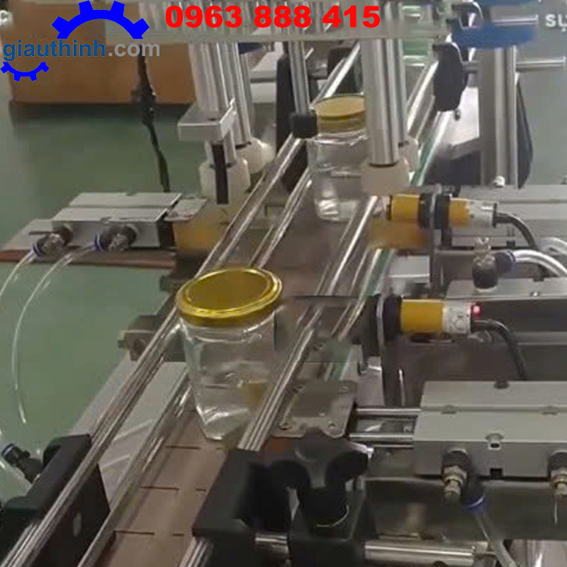 Máy vặn nắp chai