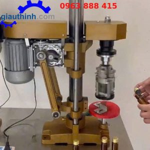 Máy vặn nắp chai