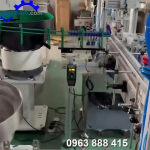 Máy siết nắp chai tinh dầu