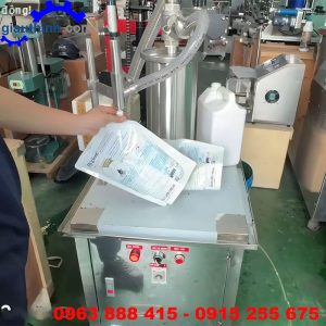 Máy chiết rót túi nước giặt