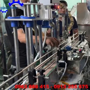 Máy cấp nắp và đóng nắp chai