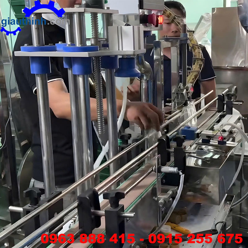 Máy cấp nắp và đóng nắp chai