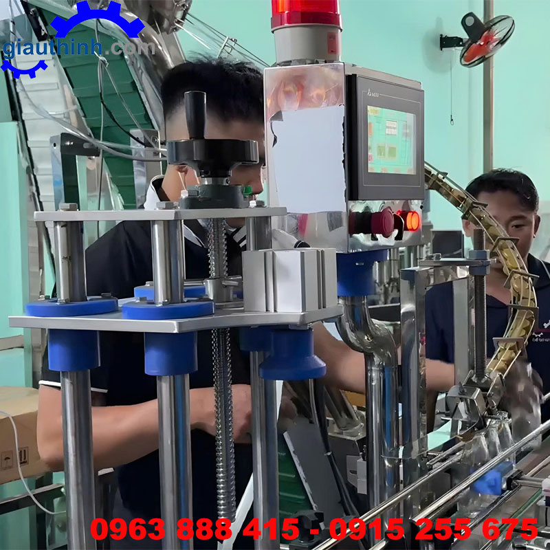 Máy đóng nắp chai tự động