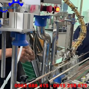 Máy vặn nắp chai tự động